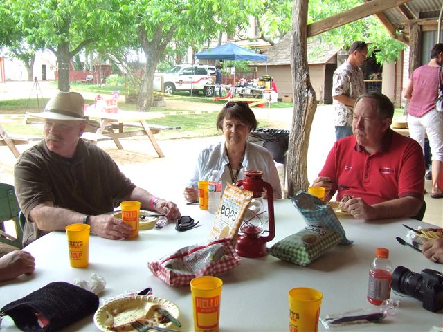 2014 Picnic 014.jpg