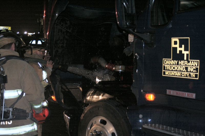 5-5-07_TruckFire_5200_Central_022.JPG