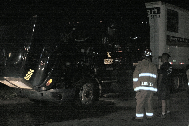 5-5-07_TruckFire_5200_Central_024.JPG